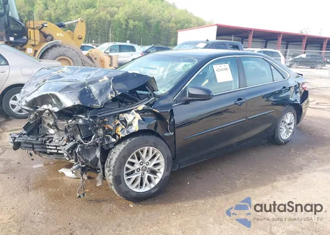 2016 Toyota Camry Le z USA, uszkodzony, nr VIN 4T4BF1FK8GR573013